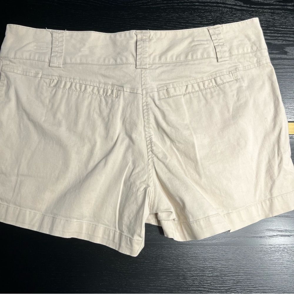 New York & Company Shorts Size 10 Khaki EUC - Picture 4 of 11